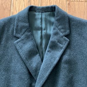 Men’s vintage 100% cashmere coat, partially lined.